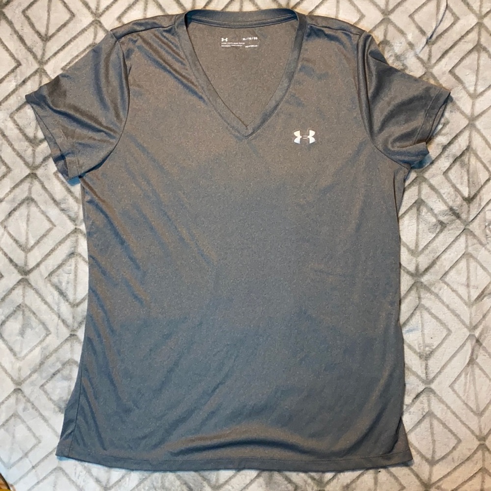 XL V-neck Women’s Under Armour T-Shirt